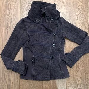 Lululemon collar jacket size 4 RARE FIND